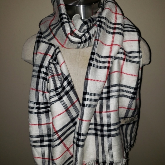 Meet your Posher, Jacquelynn. - Picture 7 of 12